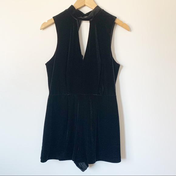 Black Velvet Playsuit w/Lace Back, Deep V-Neck with Collar Neck, Topshop sz 6/sm - Picture 2 of 10